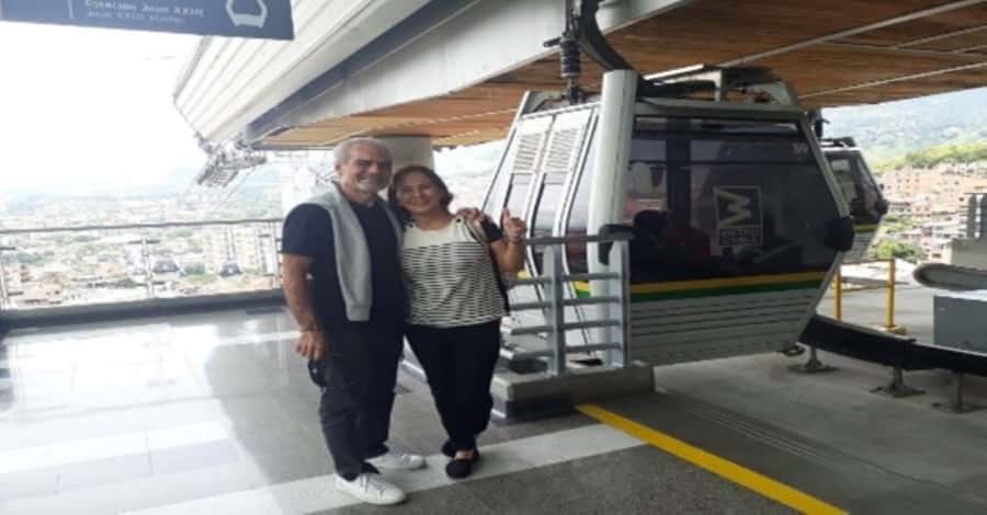 Medellín: Comuna 13, Cable Cars and Botero Statues Tour - Comuna 13 street art and the outdoor escalators: the part that makes the trip click