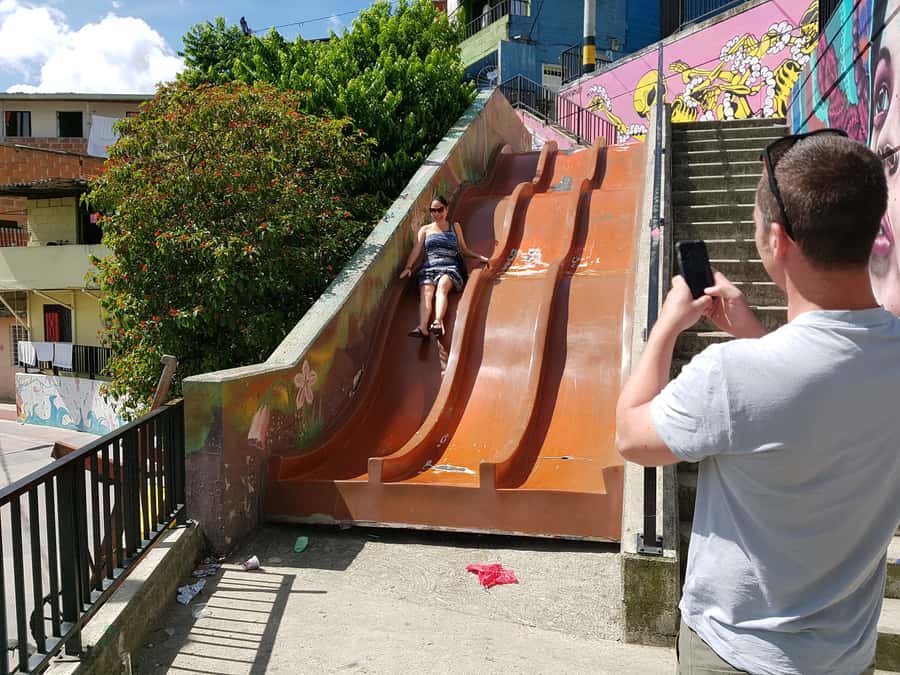 Medellín: Comuna 13, Cable Cars and Botero Statues Tour - The guides: what you can learn from the way they show Medellín