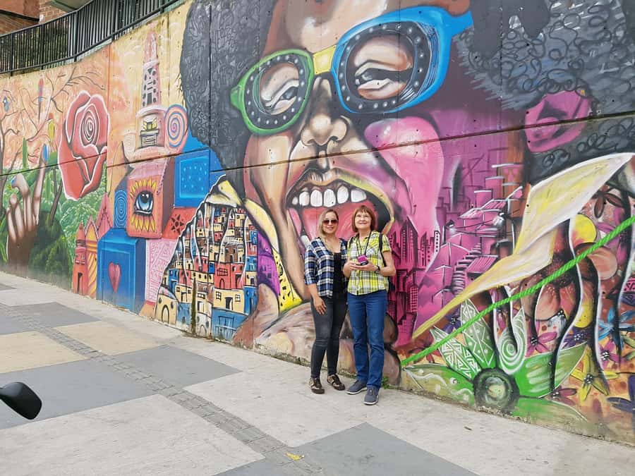 Medellín: Comuna 13, Cable Cars and Botero Statues Tour - Pickup, private transport, and what “private tour” means in practice