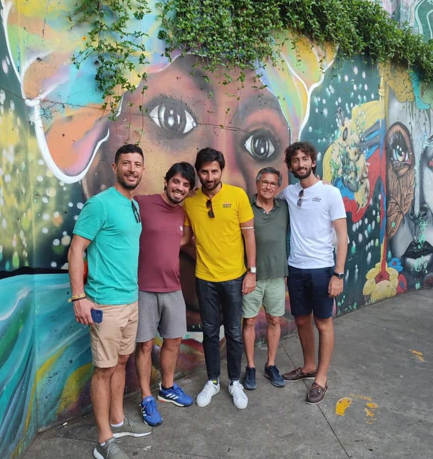 Medellín: Comuna 13 District Tour with Cable Car Ride - Why Comuna 13 feels different than a typical city tour