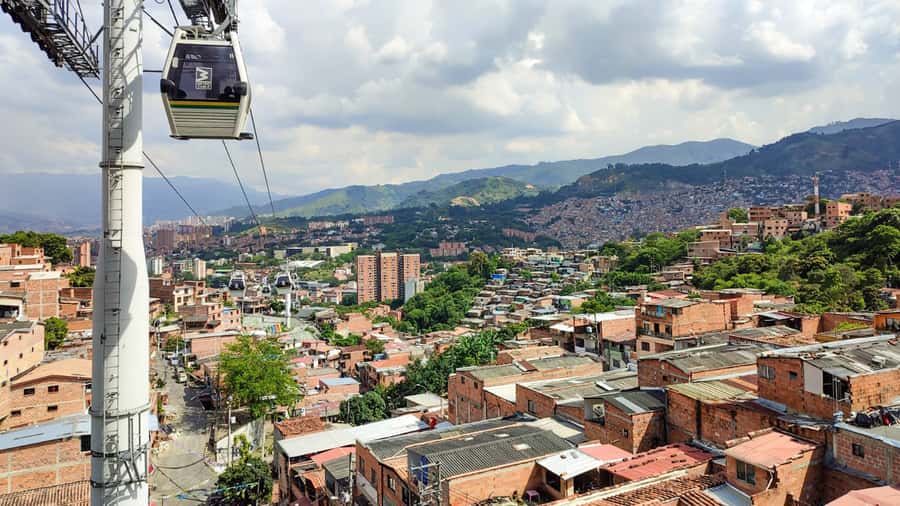 Medellin: Comuna 13 Graffiti Tour, Cable Car & Street Food - Price and Value: Why About $18 Feels Like a Deal