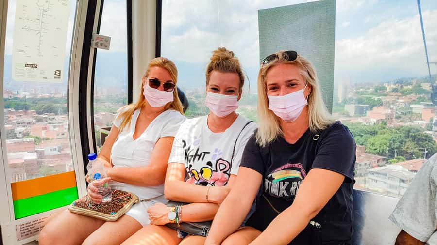 Medellin: Comuna 13 Graffiti Tour, Cable Car & Street Food - A Dance Show Stop (When the Weather Plays Nice)