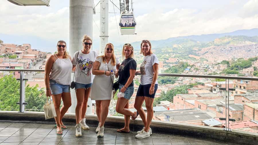 Medellin: Comuna 13 Graffiti Tour, Cable Car & Street Food - Colombian Street Food Moment: One Arepa With Cheese