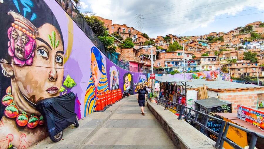Medellin: Comuna 13 Graffiti Tour, Cable Car & Street Food - Scenic Views on the Way: A Brief Reset for Your Eyes
