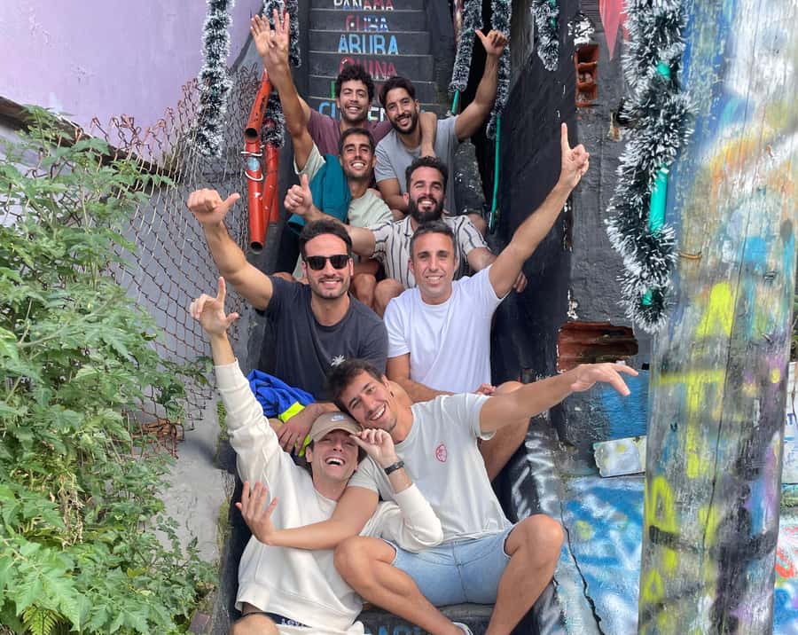 Medellín: Comuna 13 (Graffitour) Discover the Transformation - Escalas eléctricas: the climb, the break, and the best “wow” views