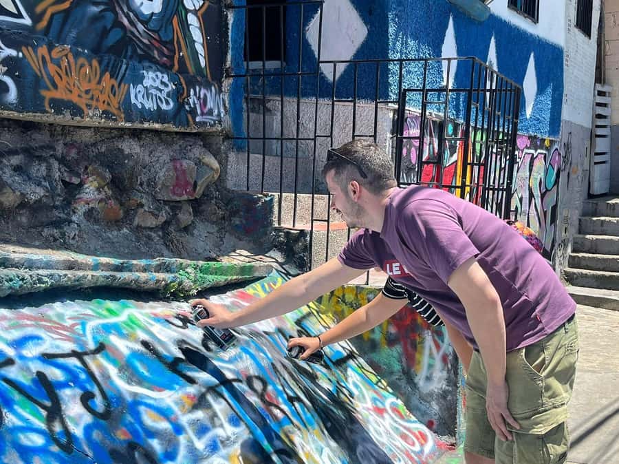 Medellín: Comuna 13 (Graffitour) Discover the Transformation - Viewpoint time: when the city opens up (especially at night)