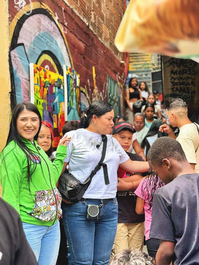 Medellín Comuna 13 local guides snacks and your own graffiti - 20 de Julio and Las Independencias: two neighborhoods, one clear story