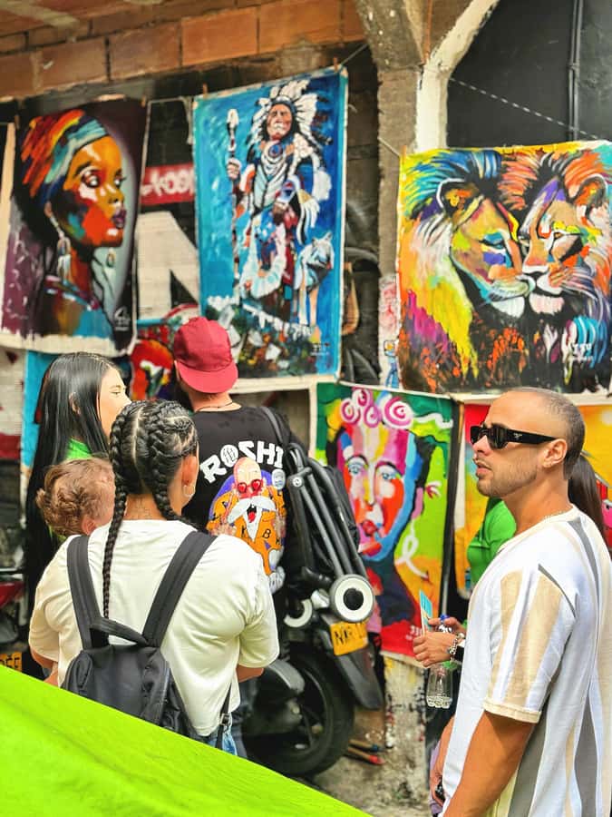 Medellín Comuna 13 local guides snacks and your own graffiti - Snack stops and ice cream: small breaks that keep the day real