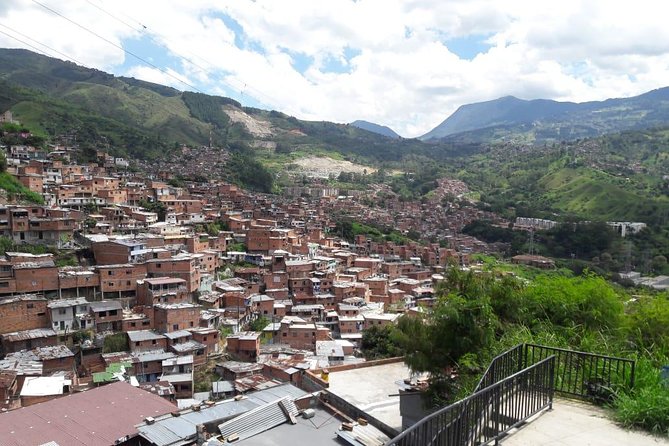 Medellín & Comuna 13 Private Tour - Why Comuna 13 changes how you see Medellín