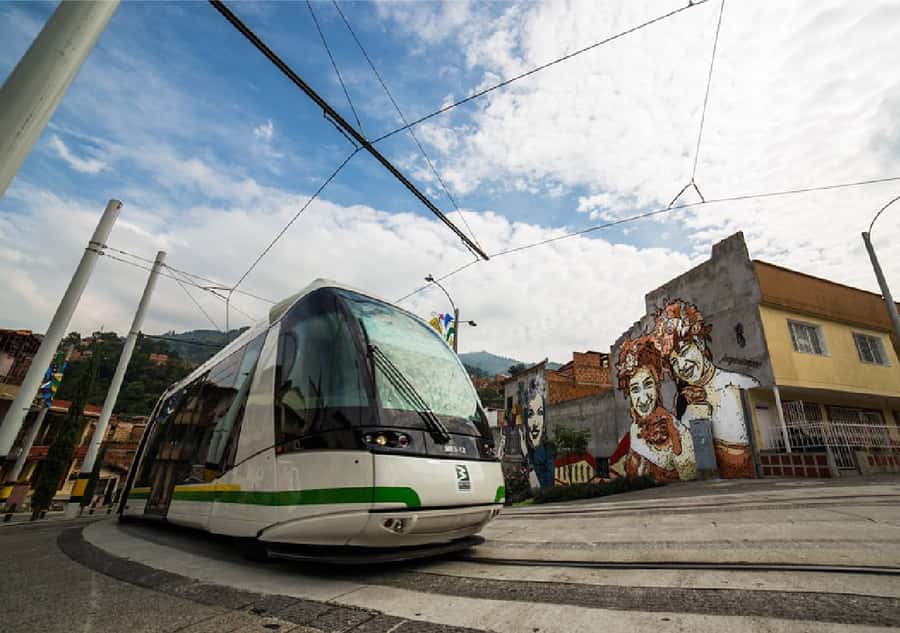 Medellín: Comuna 13, Pueblito Paisa, & Antioquia Museum Tour - Who should book this Medellín tour, and who might not
