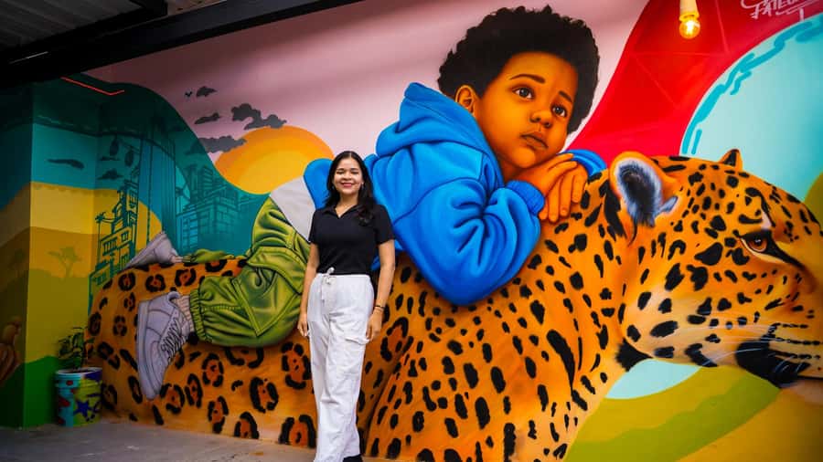 Medellín: Comuna 13 Tour with Snacks And Your Own Graffiti - Hands-on graffiti: making your own street art (and not just watching)