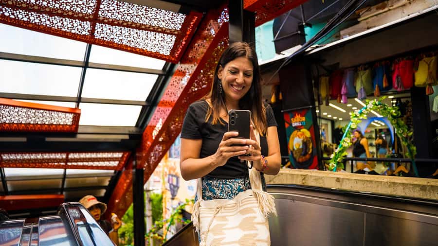 Medellín: Comuna 13 Tour with Snacks And Your Own Graffiti - Second food tasting and the walk back down