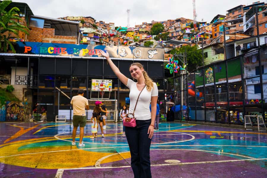 Medellín: Comuna 13 Tour with Snacks And Your Own Graffiti - Meeting point at GRADEN COFFE, then the neighborhood pace takes over