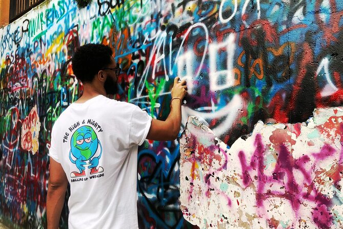 Medellín: Comuna 13 Tour with Spray Painting and ice cream - Key Things You’ll Notice on This Comuna 13 Tour