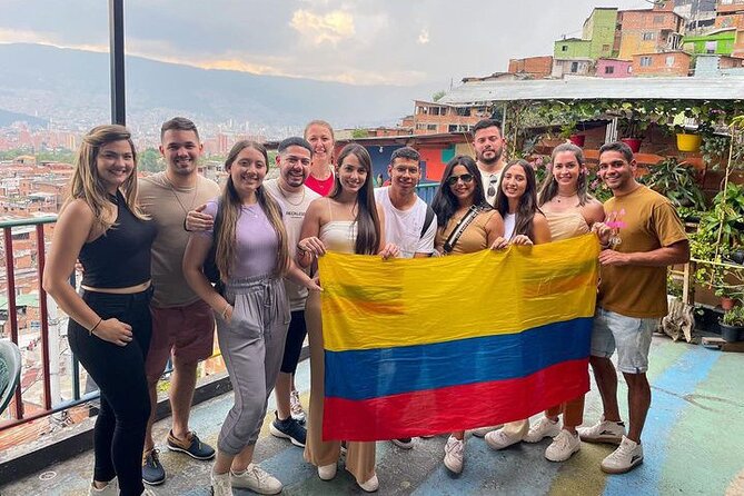 Medellín: Comuna 13 Tour with Spray Painting and ice cream - Meeting at Veinte de Julio: What the 3-Hour Format Feels Like
