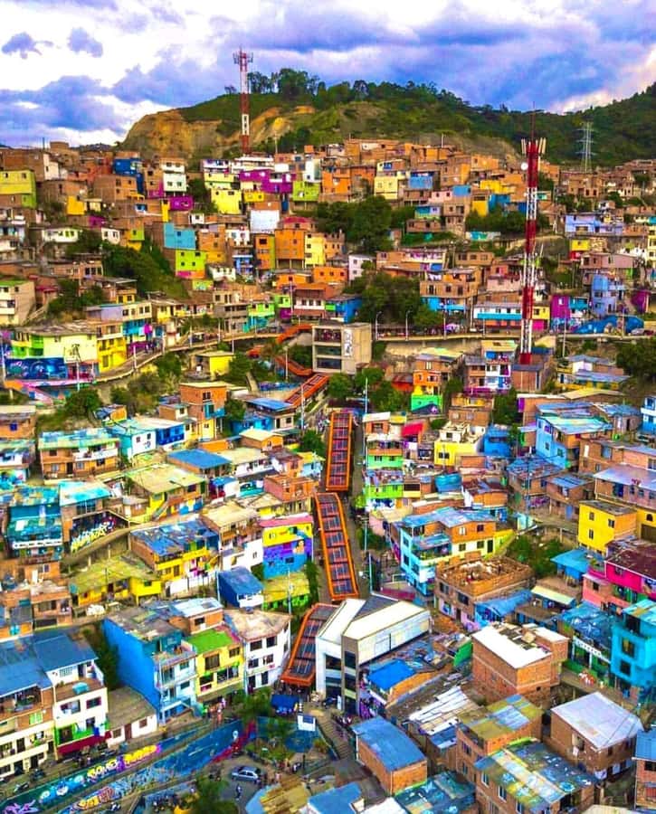 Medellín: Comuna 13 True Story and Street Food Tour - First Comuna 13 walk: guided context before you start snapping photos