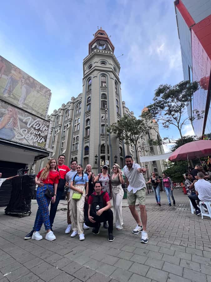 Medellin: Full Day Guided City Highlights Tour - Lunch, cremas, and Parques del Río: your mid-day reset