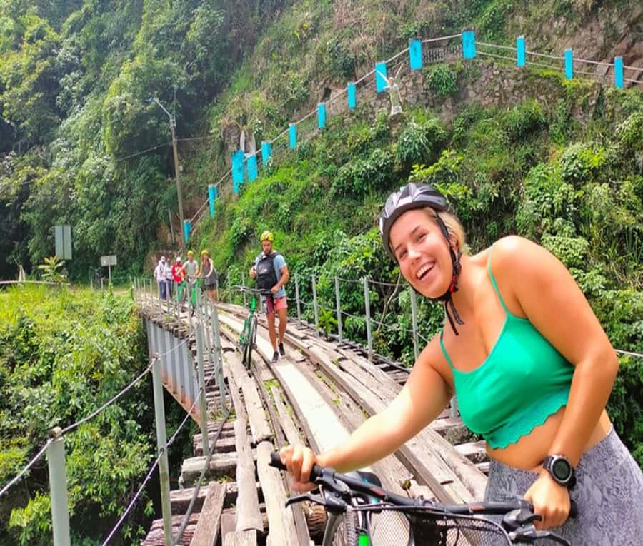 Medellín: Full-Day Mountain Bike Tour with Lunch - Lunch at a Local Spot and What to Expect from the Food