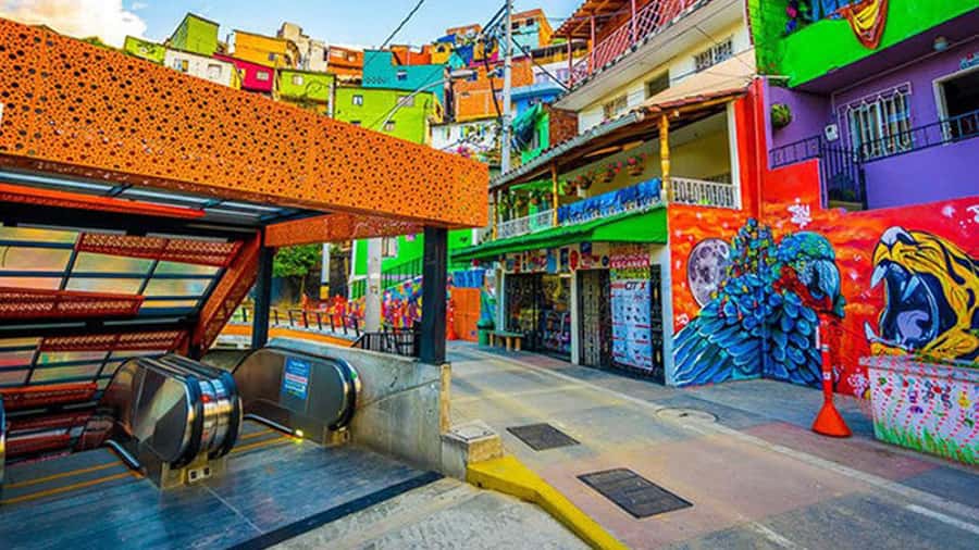 Medellin: Graffiti Tour Comuna 13 - Key things to know before you go