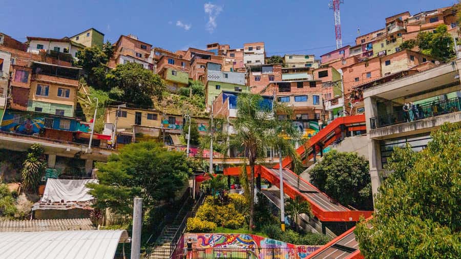 Medellin: Graffiti Tour Comuna 13 - 3 hours with pickup: how the day actually runs