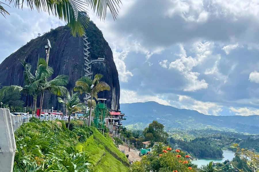 Medellin: Guatape and El Penol Rock Day Trip with Boat Ride - A full-day loop of color, water, and one very steep stair climb