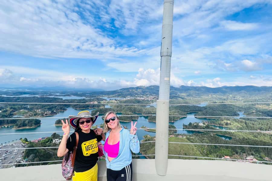 Medellin: Guatape and El Penol Rock Day Trip with Boat Ride - Medellín pickup and the bus-coach pacing you should expect