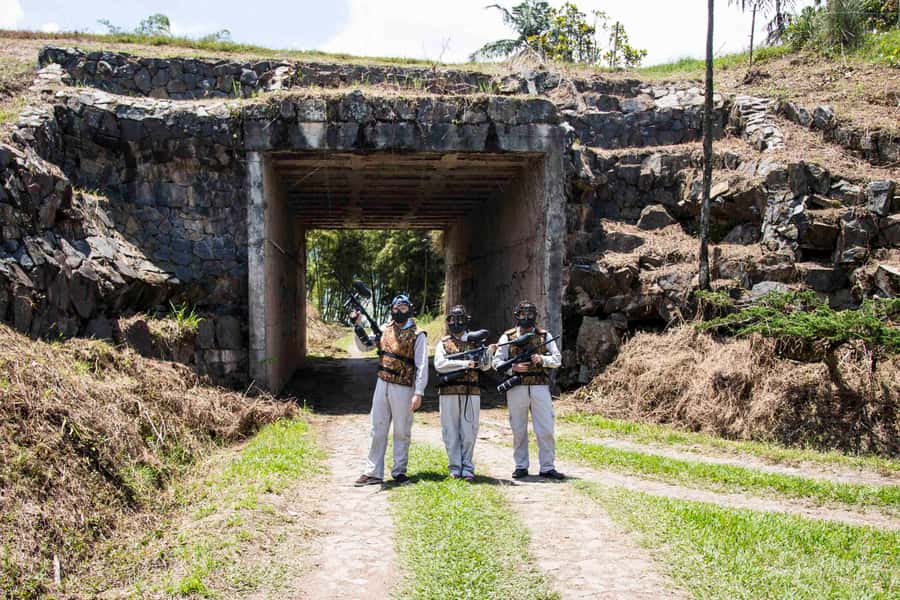 Medellin: Guatapé Day Trip & Boat to Pablo Escobar's Estate - Guatapé town: color, umbrellas, and quick guided walking