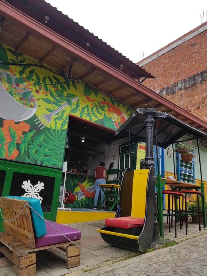 Medellin: Guatape, El Peñol Coffee Farm Private Tour & Fruit - El Peñol Rock: 700+ Steps, Real Panoramic Reward