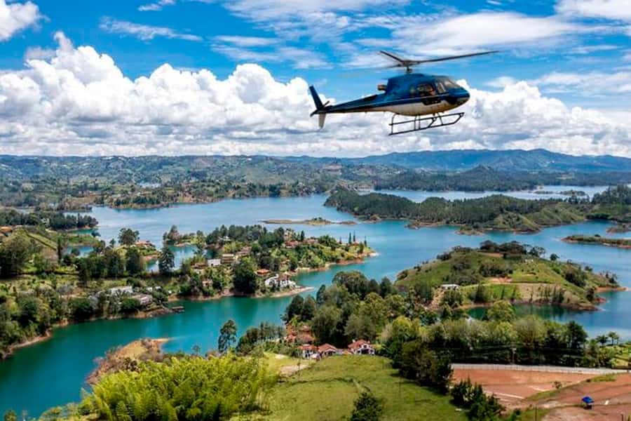 Medellín: Guatapé Private Tour with Helicopter & Boat Ride - Lunch time and pacing: a full day that stays organized