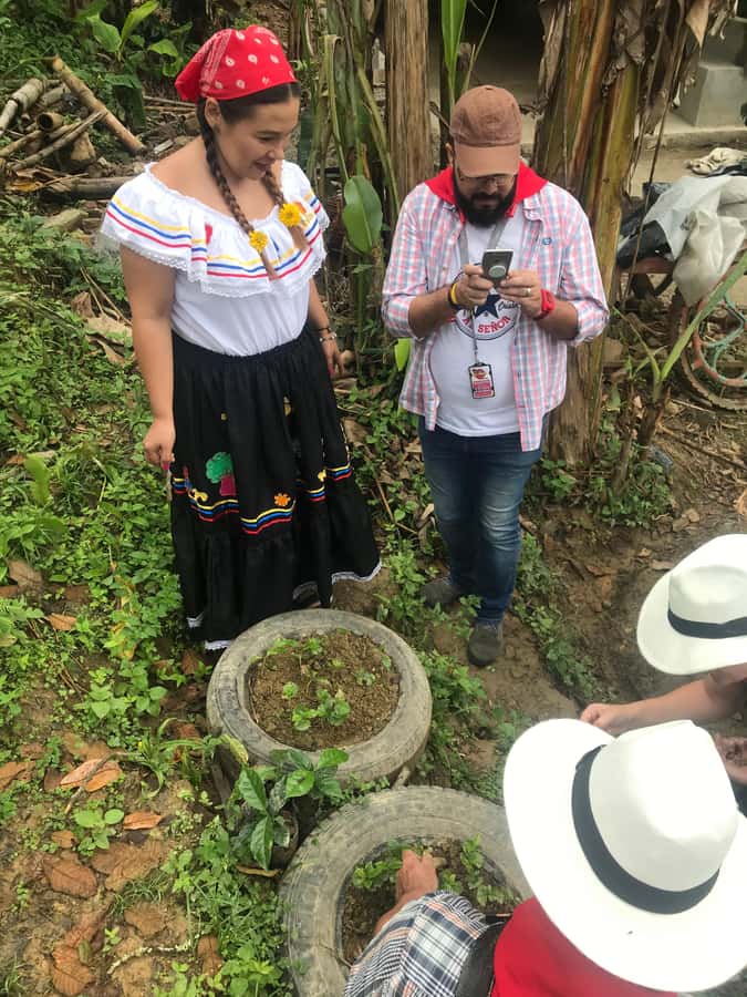 Medellín: Guatape Village with Coffee and Fruit Tasting Tour - Guatapé town: colorful streets, guided time, and how to spend it well