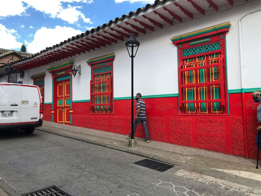 Medellín: Guatape Village with Coffee and Fruit Tasting Tour - What kind of traveler this suits best