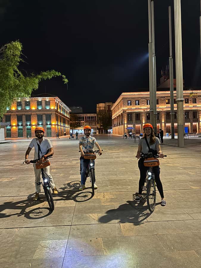 Medellín: History & Local Life Essentials Tour on an E-Bike - Why an e-bike history ride fits Medellín
