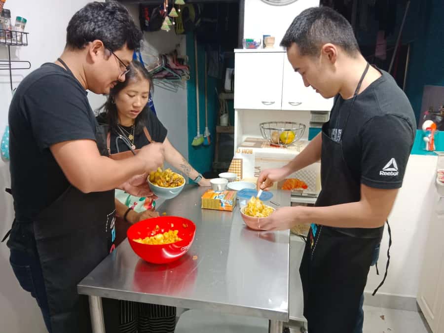 Medellin: Learn to make Colombian empanadas from scratch - What makes this class feel authentic (not touristy)