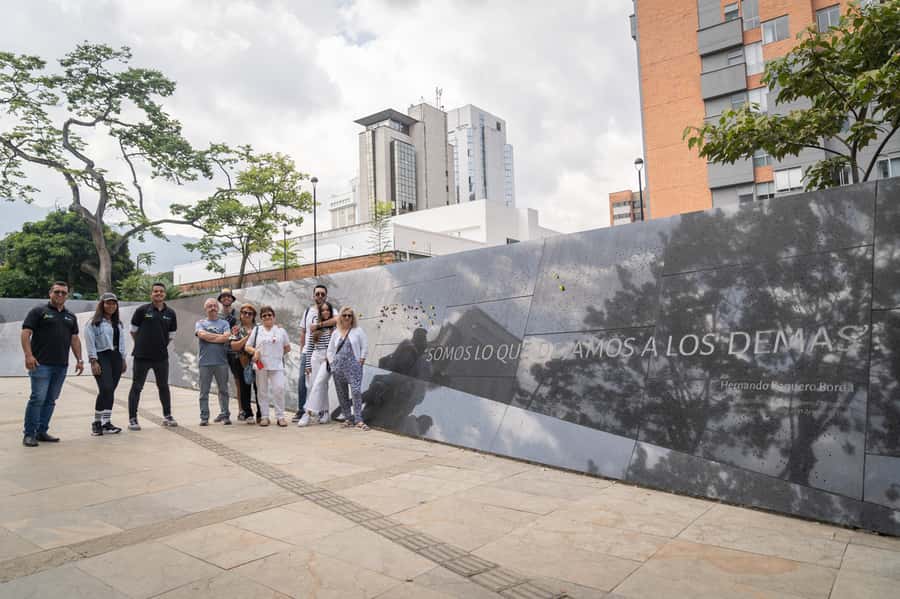 Medellín: Pablo Escobar Tour incl. museum & transportation - Virgen Rosa Mystica: the first photo stop with a purpose