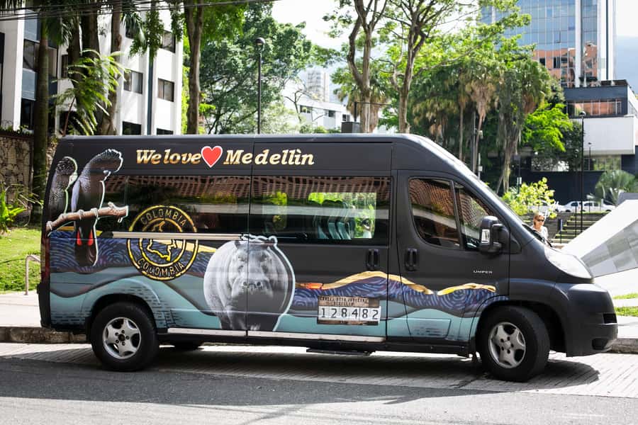Medellín: Pablo Escobar Tour incl. museum & transportation - Montesacro Cemetery: a guided look at the burial ground tied to the story