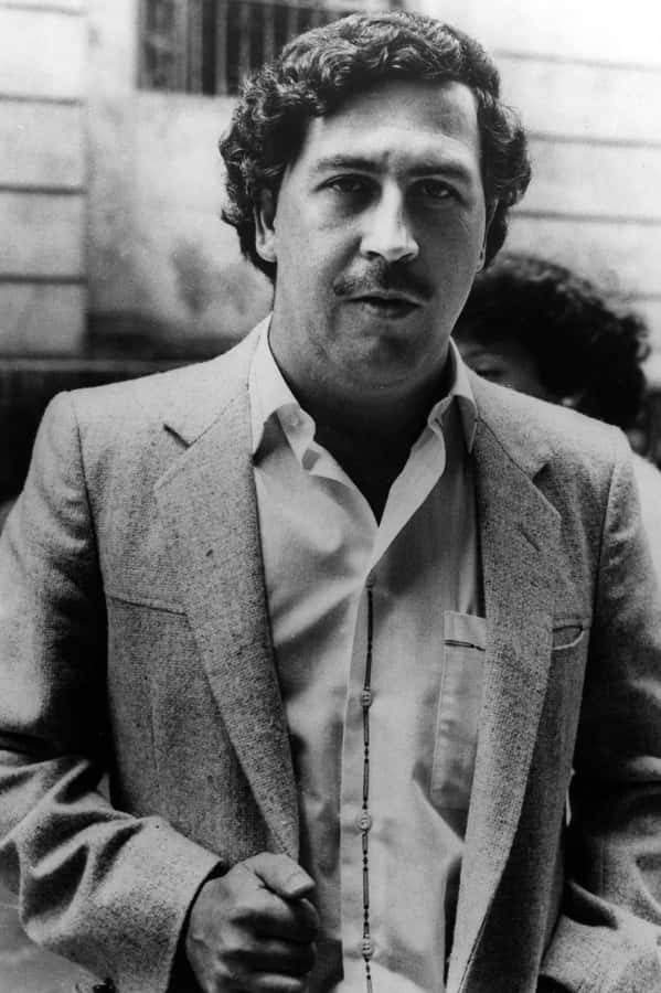 Medellín: Pablo Escobar Tour with beer included - Jardines de Montesacro Cemetery: Graves That Turn Facts Into Reality