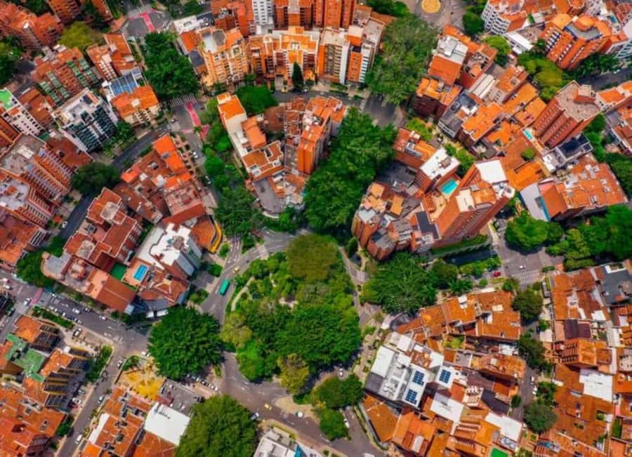 Medellín: Private City Tour and Comuna 13 Tour - How the modern city story fits the Comuna 13 story