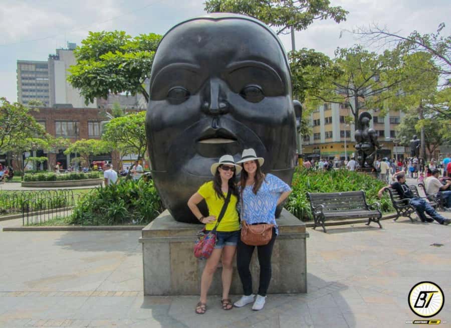 Medellín: Private City Tour and Comuna 13 Tour - Plaza Botero and Parque de las Luces: art that helps you read Medellín