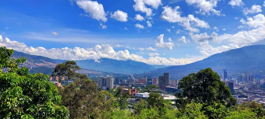 Medellín: Private City Tour with Metrocable and Comuna 13 - Transportation, Private Guide Energy, and the Value of Doing It This Way