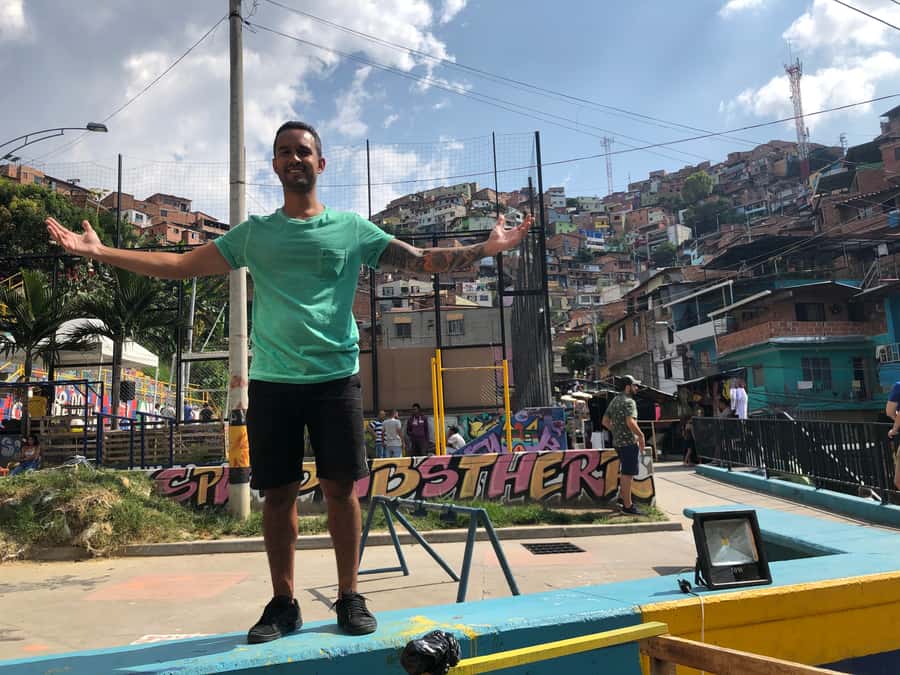 Medellín: Private Comuna 13 Street Art Tour - Electric outdoor escalators and the observation deck views