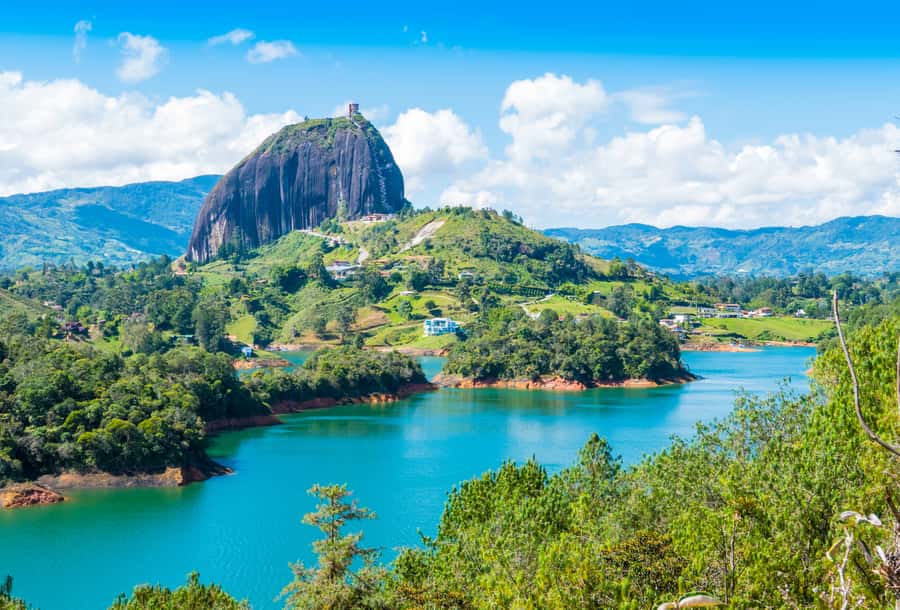 Medellín: Private Guatapé Tour w/ Breakfast, Lunch & Cruise - Why Guatapé Looks Like a Painted Postcard
