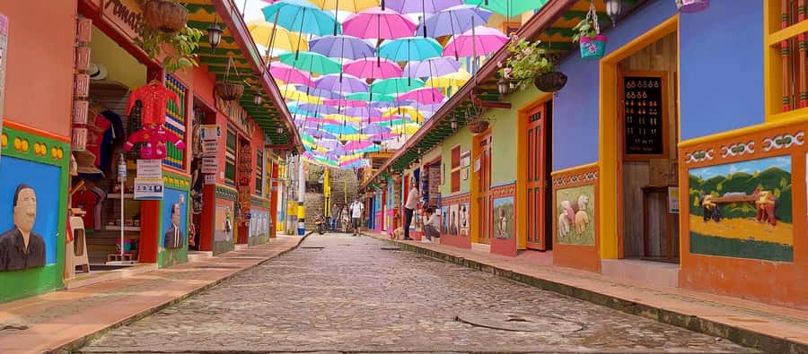 Medellín: Private Guatapé Tour w/ Breakfast, Lunch & Cruise - Ride East From Medellín: Timing That Matters