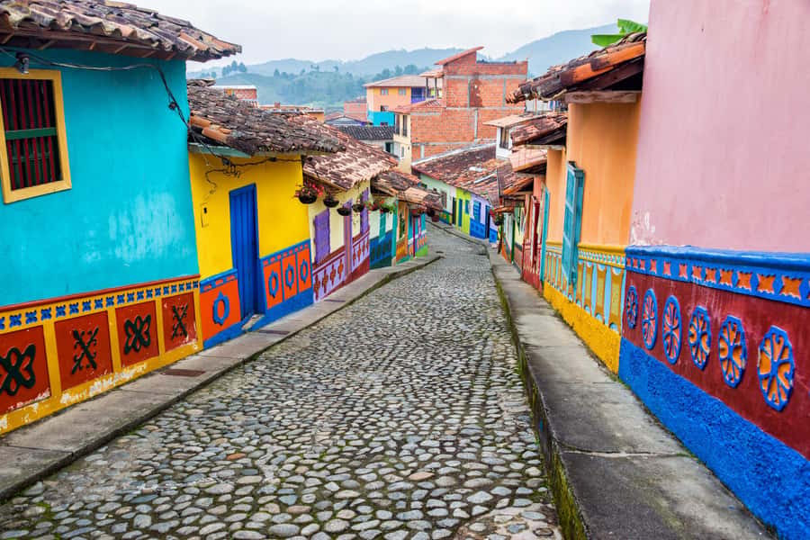 Medellín: Private Guatapé with Peñol Tickets and Boat Ride - Reservoir boat ride: seeing Guatapé’s water world from a new angle