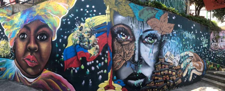 Medellín: Private Pablo Escobar and Comuna 13 Tour - Booking checklist: what to bring and how to be ready