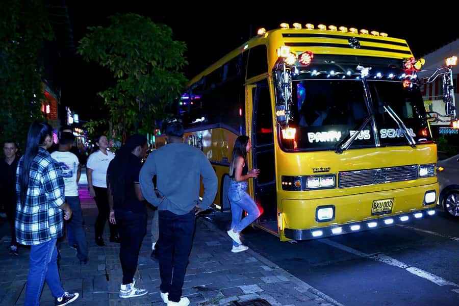 Medellin: Rumbero Party Bus with all the beer you can drink - Route Breakdown: Puente de la 4 Sur Photo Stop