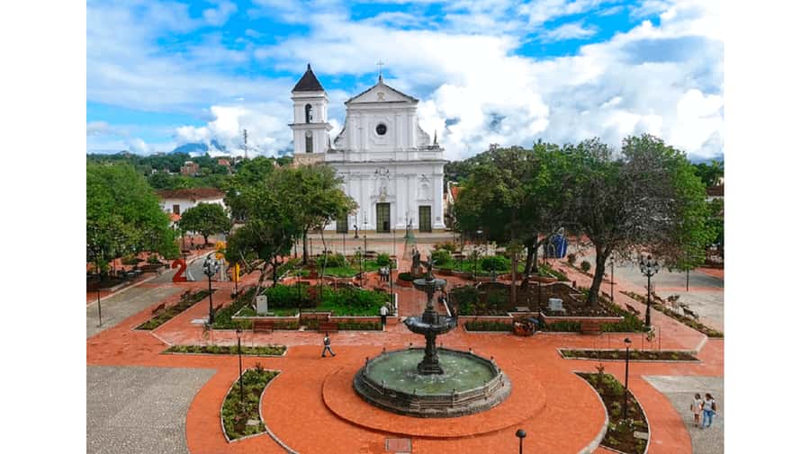 Medellin: Santa Fe de Antioquia Guided Day Trip - Santa Fe de Antioquia: colonial town, eight churches, and cobblestone pacing