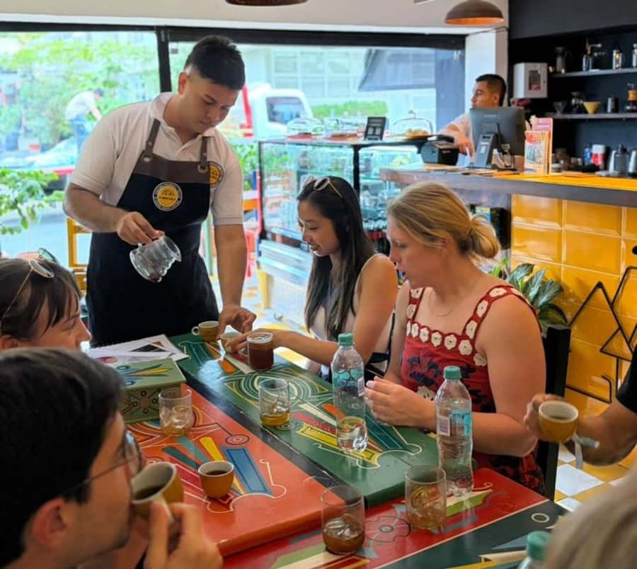 Medellín: Street Food Tour with Local Tastings - Meeting at Parque El Poblado and getting your bearings