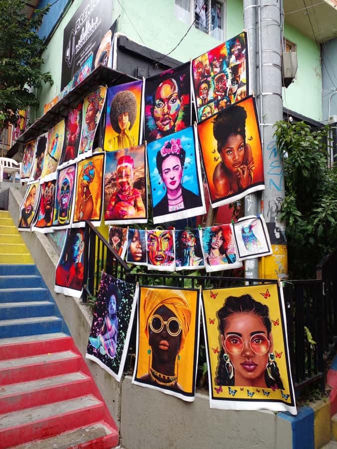 Medellin: Tour Pablo Escobar y Comuna 13 Privado - Key highlights at a glance