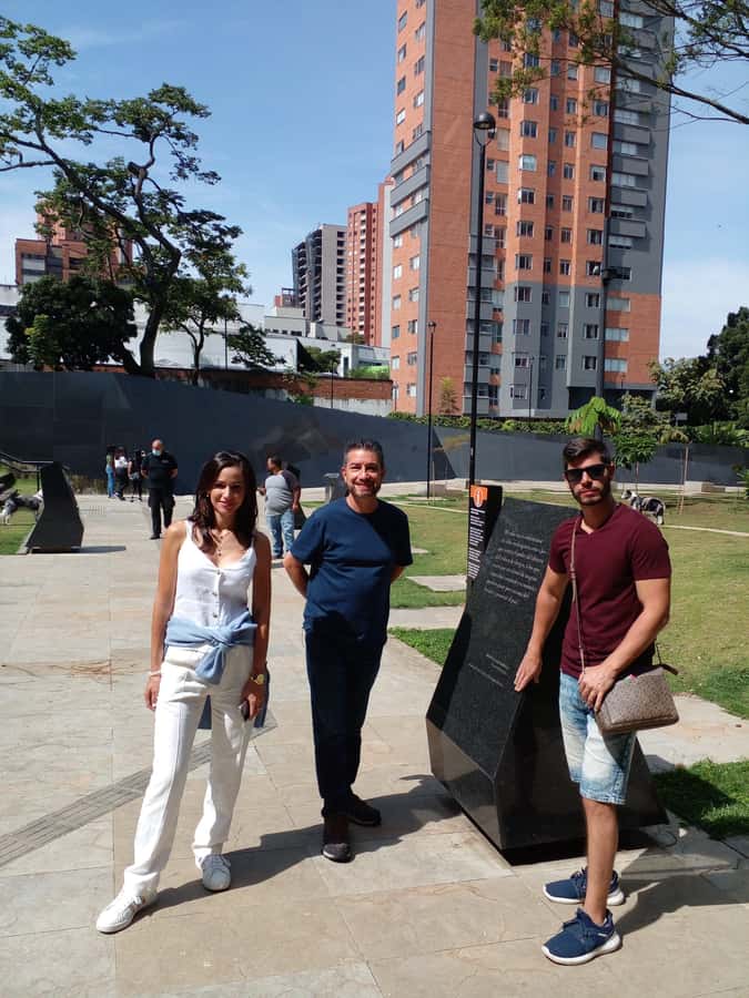 Medellin: Tour Pablo Escobar y Comuna 13 Privado - Value check: is $80 per person worth it?