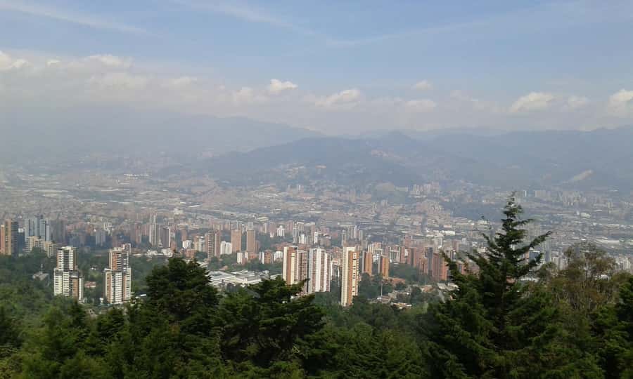Medellín: Walking Tour with Cable Car and Botero Plaza - Comuna or Barrio Walking Time: Seeing How People Live and Survive